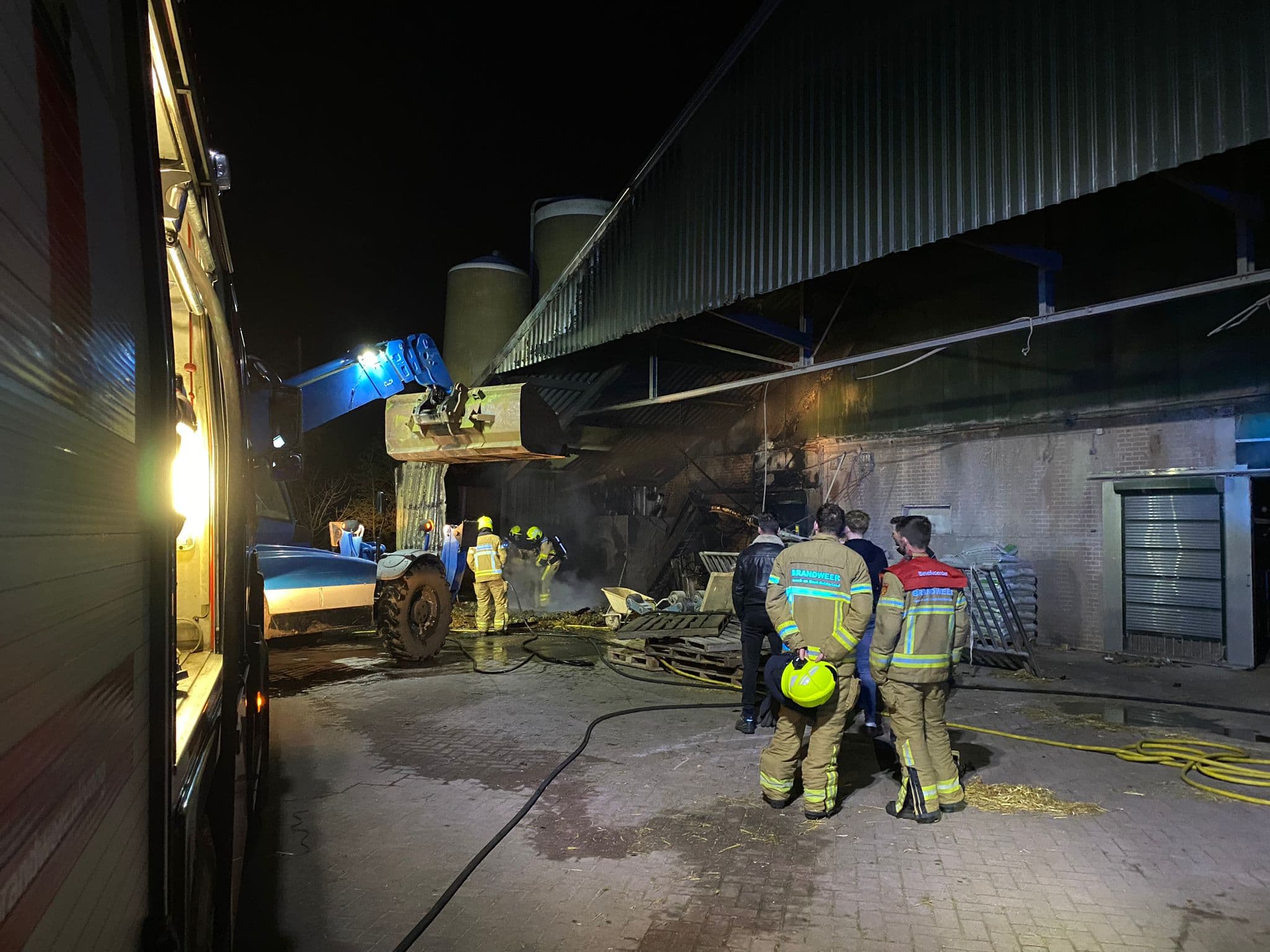 P1 Brand agrarisch (stal) Uddelerveen 📸