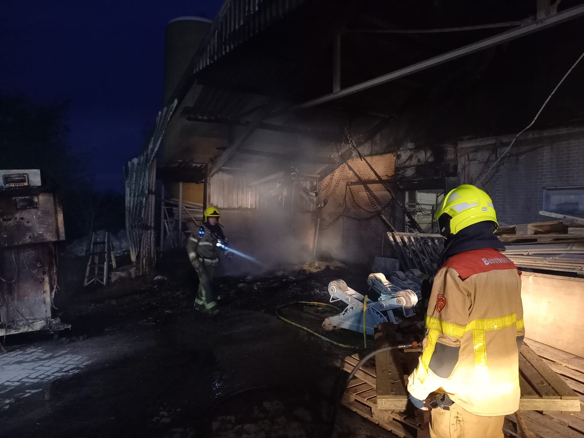P1 Brand agrarisch (stal) Uddelerveen 📸