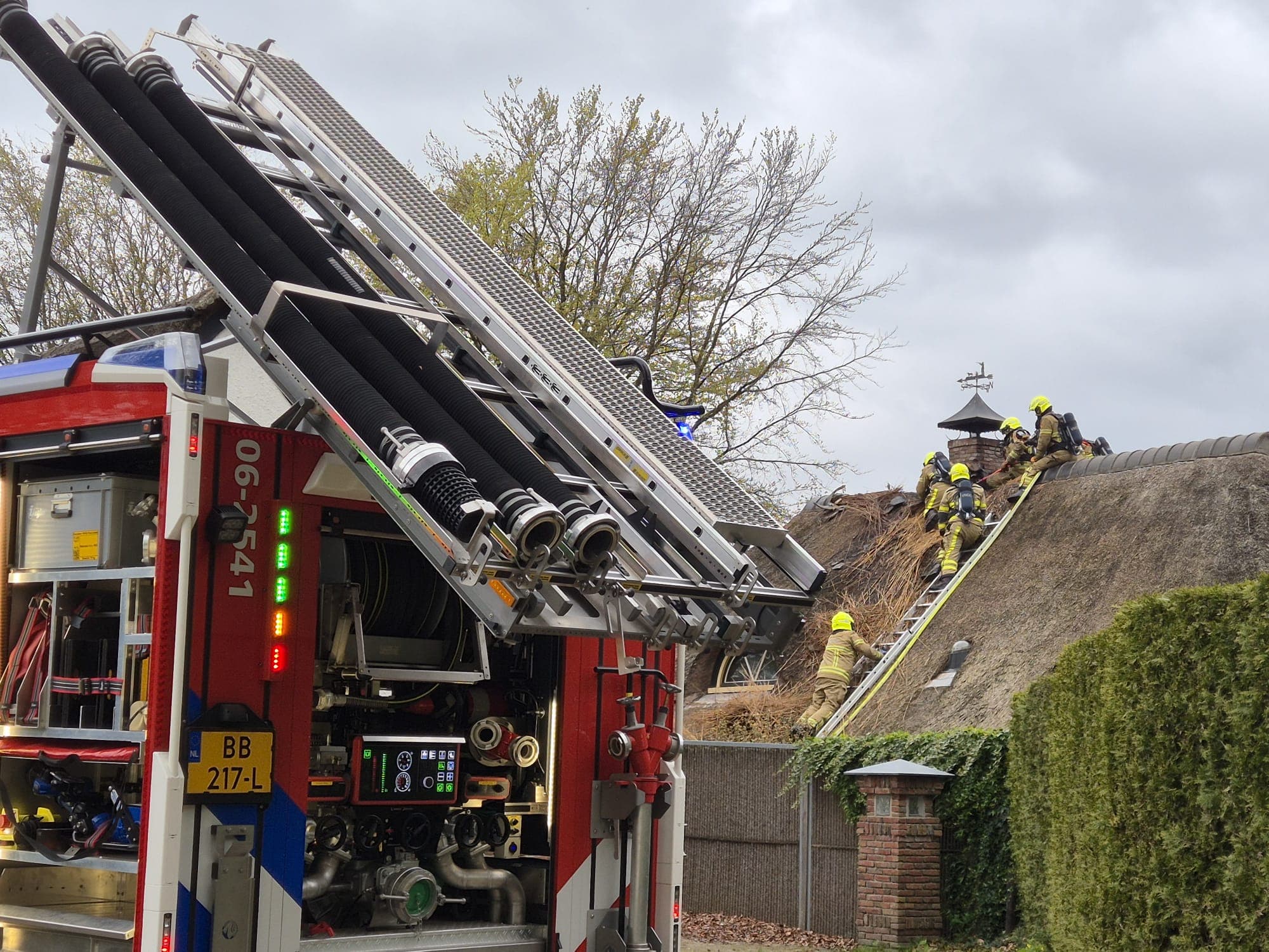 P1 (Middel BR) Brand woning (Rietendak) Bosrand Elspeet