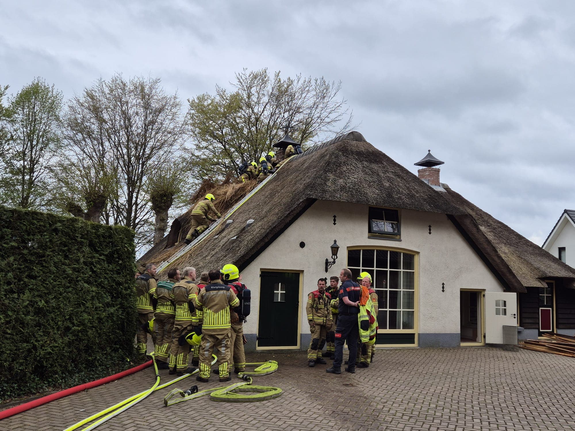 P1 (Middel BR) Brand woning (Rietendak) Bosrand Elspeet